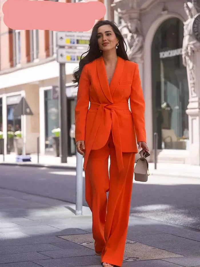 Lightweight women's blazer set – tailored blazer & pants, high-quality fabric, for formal events 3