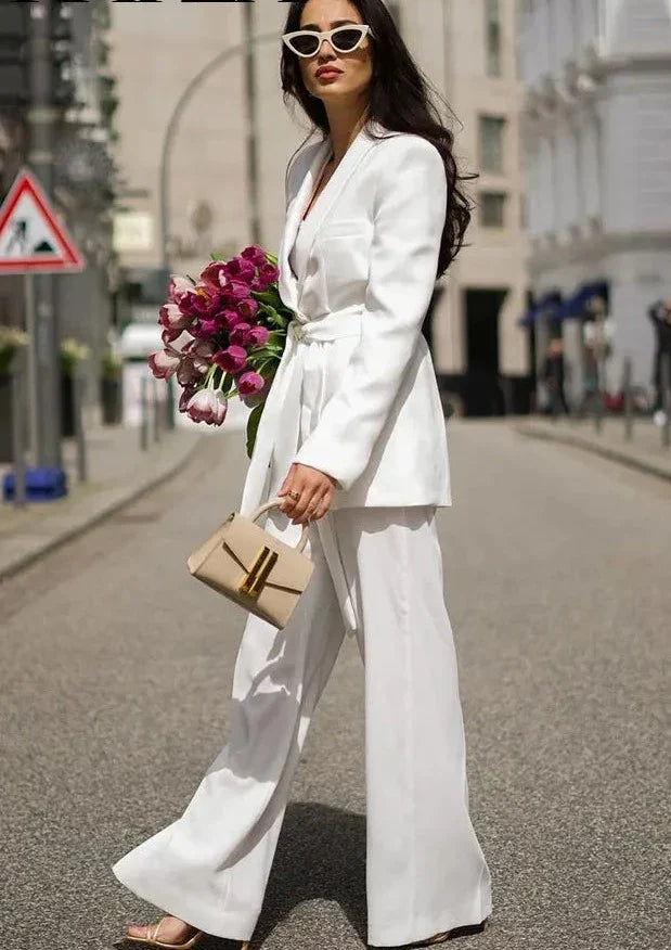 Lightweight women's blazer set – tailored blazer & pants, high-quality fabric, for formal events 5