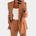 Vielseitiger Damenanzug – lockerer Blazer und Hose, hochwertiger Stoff, für Sommeranlässe 0