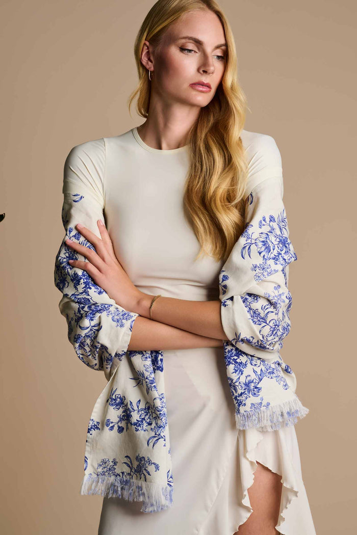 Color_Vanilla China Blue Damask